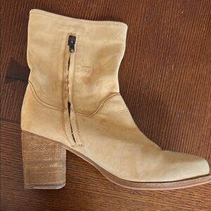 Chic Tan Suede Boots